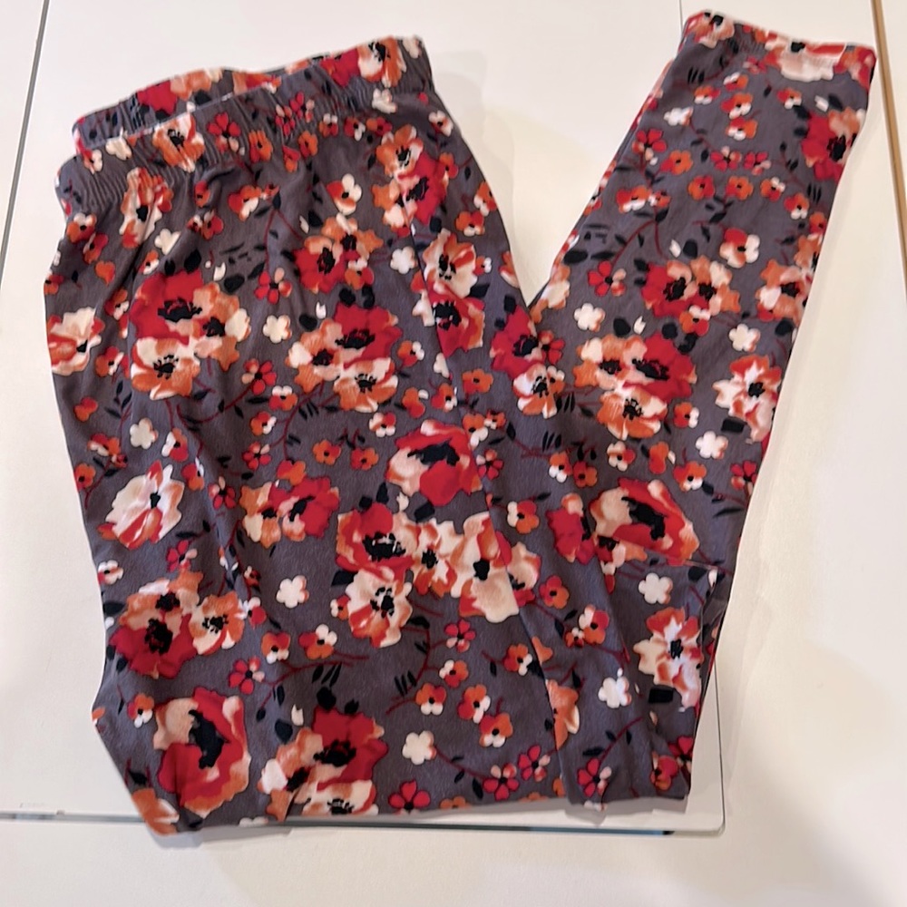 🔴Soft Leggings. Fits size L-XXL
